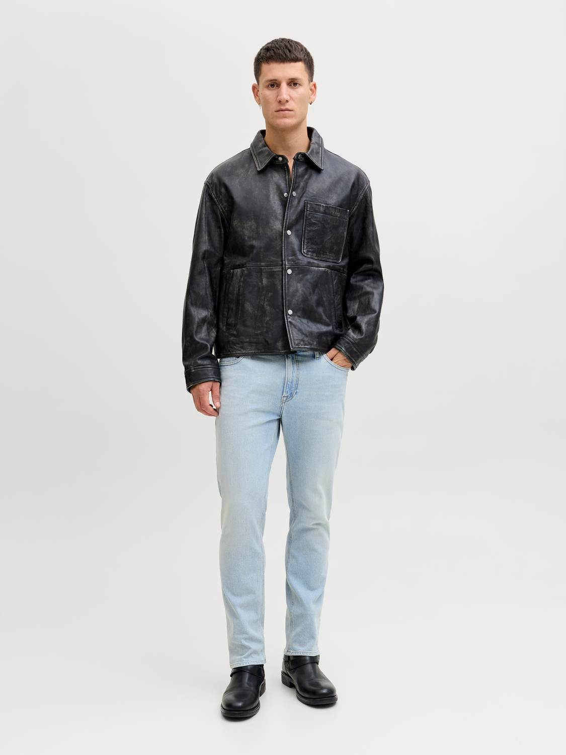 model_shot-front_full